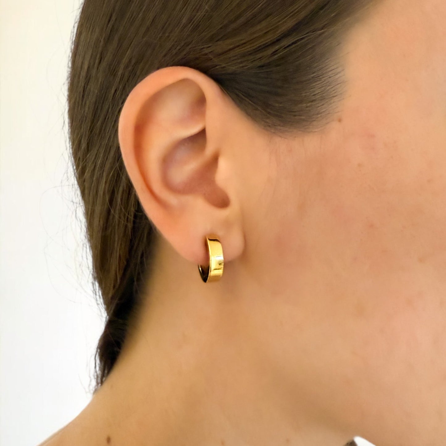 Comprar pendientes aro gruesos de oro amarillo de 18kt de 10mm de diámetro y 4,18mm de grosor. Pendientes cierre tipo criolla. Joyería Ian'Or. Envío gratis.