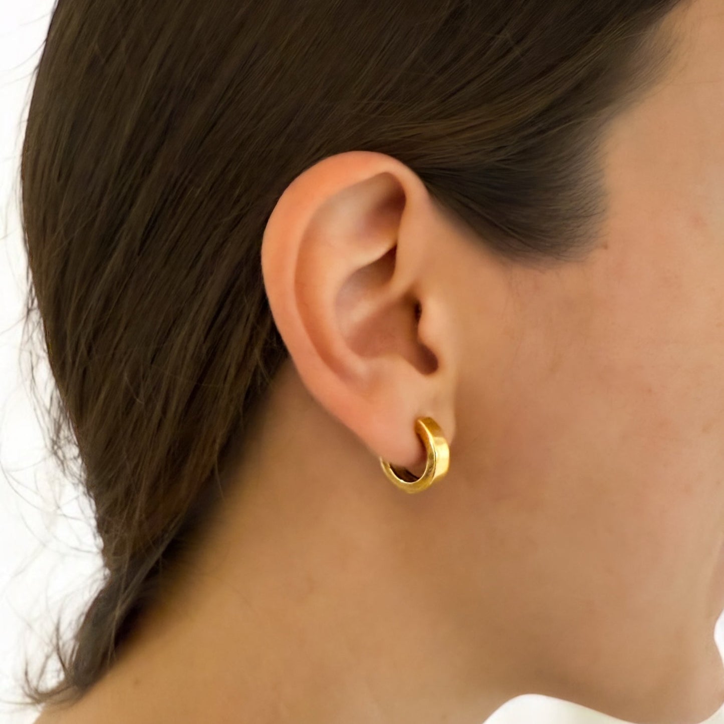 Comprar pendientes aro gruesos de oro amarillo de 18kt de 10mm de diámetro y 4,18mm de grosor. Pendientes cierre tipo criolla. Joyería Ian'Or. Envío gratis.