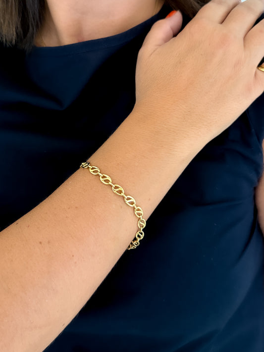 Pulsera oro amarillo de 18kt con cadena eslabones de 6mm y cierre tipo mosquetón. Pulseras de oro 18kt al mejor precio en Barcelona.