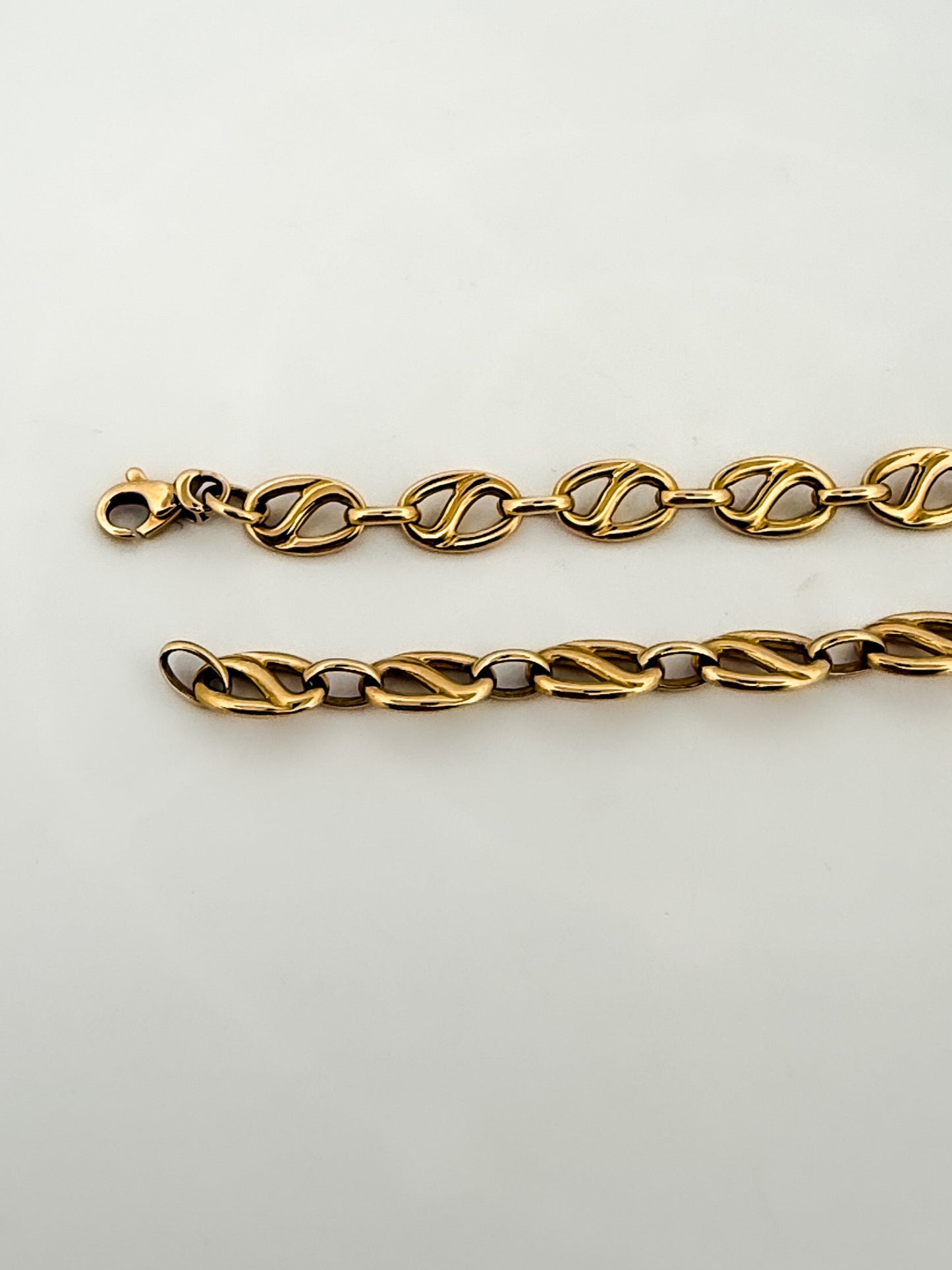 Pulsera oro amarillo de 18kt con cadena eslabones de 6mm y cierre tipo mosquetón. Pulseras de oro 18kt al mejor precio en Barcelona.