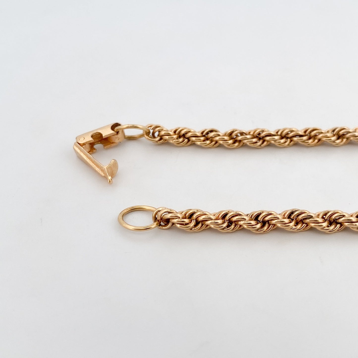 Comprar collar de oro amarillo de 18kt con cadena de cordón salomónico. La cadena mide 70,5cm de largo y cierre desplegable. Cordón salomónico Ian'Or.