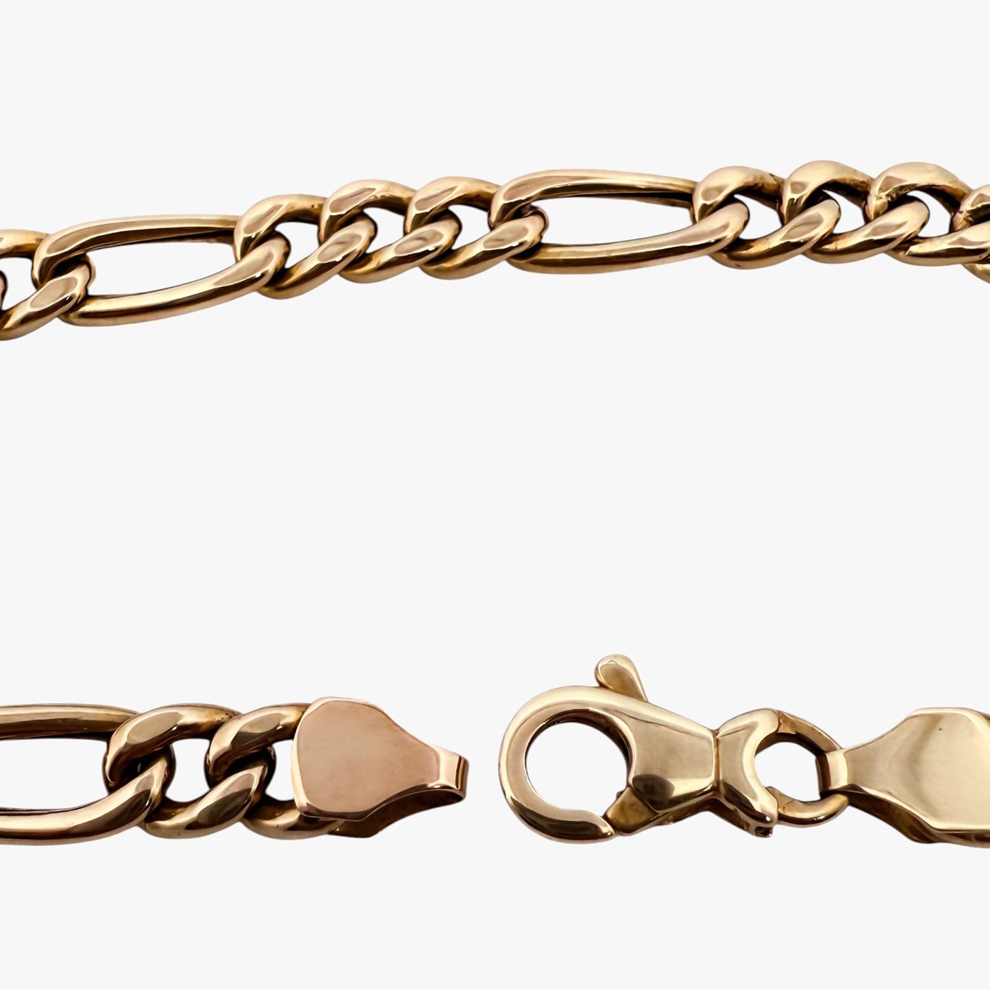 Pulsera oro amarillo de 18kt con cadena alterna. La cadena mide 19,5cm hace 11mm de grosor. Cierre tipo mosquetón.