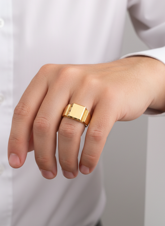 Comprar anillo tipo sello de oro amarillo de 18kt. Joyas de segunda mano y restauradas. Sellos de hombre de oor 18kt baratos.