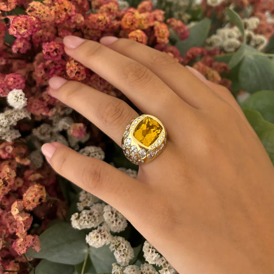 Comprar anillo realizado en oro amarillo de 18kt con citrino central y diamantes talla brillante y marquesa alrededor de el y en los brazos. Envío GRATIS.