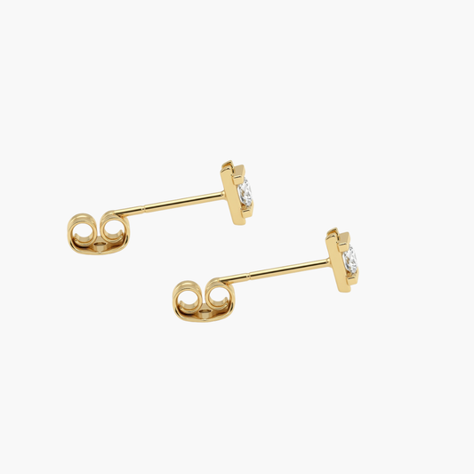 Comprar pendientes tipo dormilonas realizados en oro amarillo de 18kt y diamantes talla brillante. Estos pendientes disponen de cierre por presión. Una joya clásica y elegante que no debe faltar en un joyero. Dormilonas de oro amarillo y brillantes baratas
