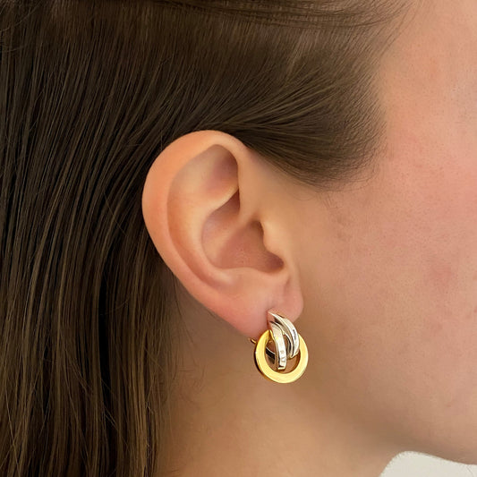 Pendientes de oro blanco y amarillo de 18kt en formas circulares. Cierre Omega. Pendientes de oro baratos Ian'Or. Pendientes oro 18kt. Envío gratis.