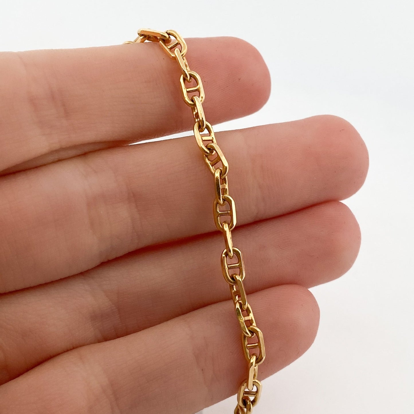 Comprar collar con cadena forzada y barras realizado en oro amarillo de 18kt con cierre tipo mosquetón. La cadena mide 60,5 cm largo con un grosor de 3,70mm.