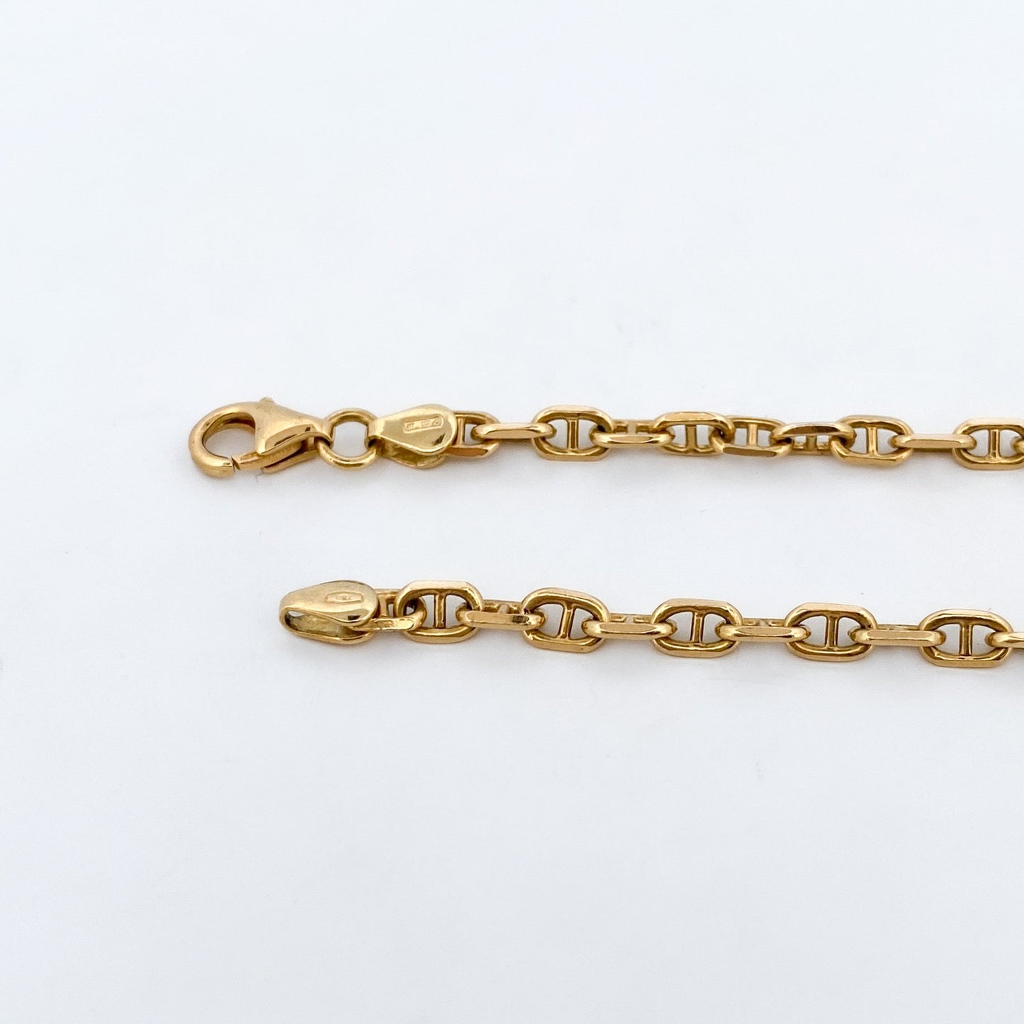 Comprar collar con cadena forzada y barras realizado en oro amarillo de 18kt con cierre tipo mosquetón. La cadena mide 60,5 cm largo con un grosor de 3,70mm.