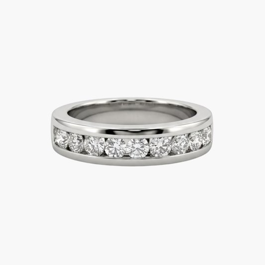 Comprar media alianza de oro blanco de 18kt con carril de diamantes. Joyas con diamantes. Joyería Ian'Or. Envío gratis.