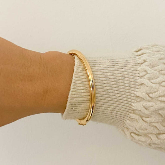 Pulsera vintage esclava de Oro amarillo de 18kt. Esta preciosa pulsera rígida dispone de un cierre de cajón. Joyas de segunda mano en Barcelona. Joyas baratas.