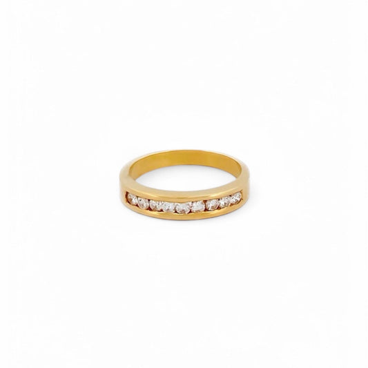 Media alianza realizada en oro amarillo de 18kt con carril de diamantes talla brillante. Joyas de segunda mano. Joyas con diamantes baratas. Envío gratis