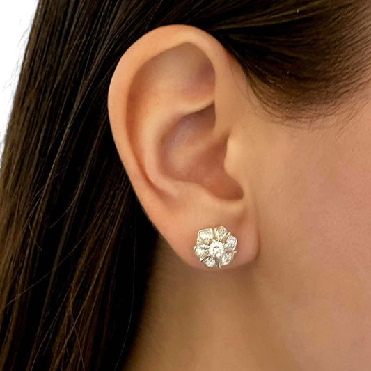 Pendientes antiguos de oro amarillo de 18kt en forma hexagonal. Con 7 diamantes en cada pendiente. Cierre de presión. Envío gratis.