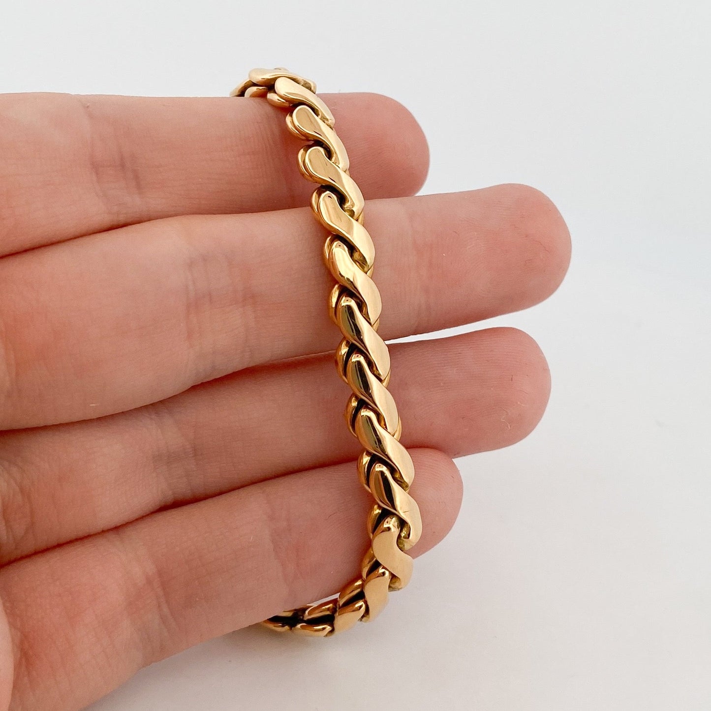 Comprar pulsera Pulsera semirrígida realizada en oro amarillo de 18kt. Esta pulsera dispone de cierre tipo mosquetón. Joyas segunda mano en Barcelona. Ian'Or.