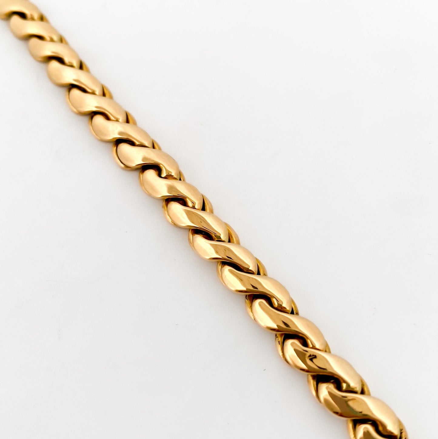Comprar pulsera Pulsera semirrígida realizada en oro amarillo de 18kt. Esta pulsera dispone de cierre tipo mosquetón. Joyas segunda mano en Barcelona. Ian'Or.