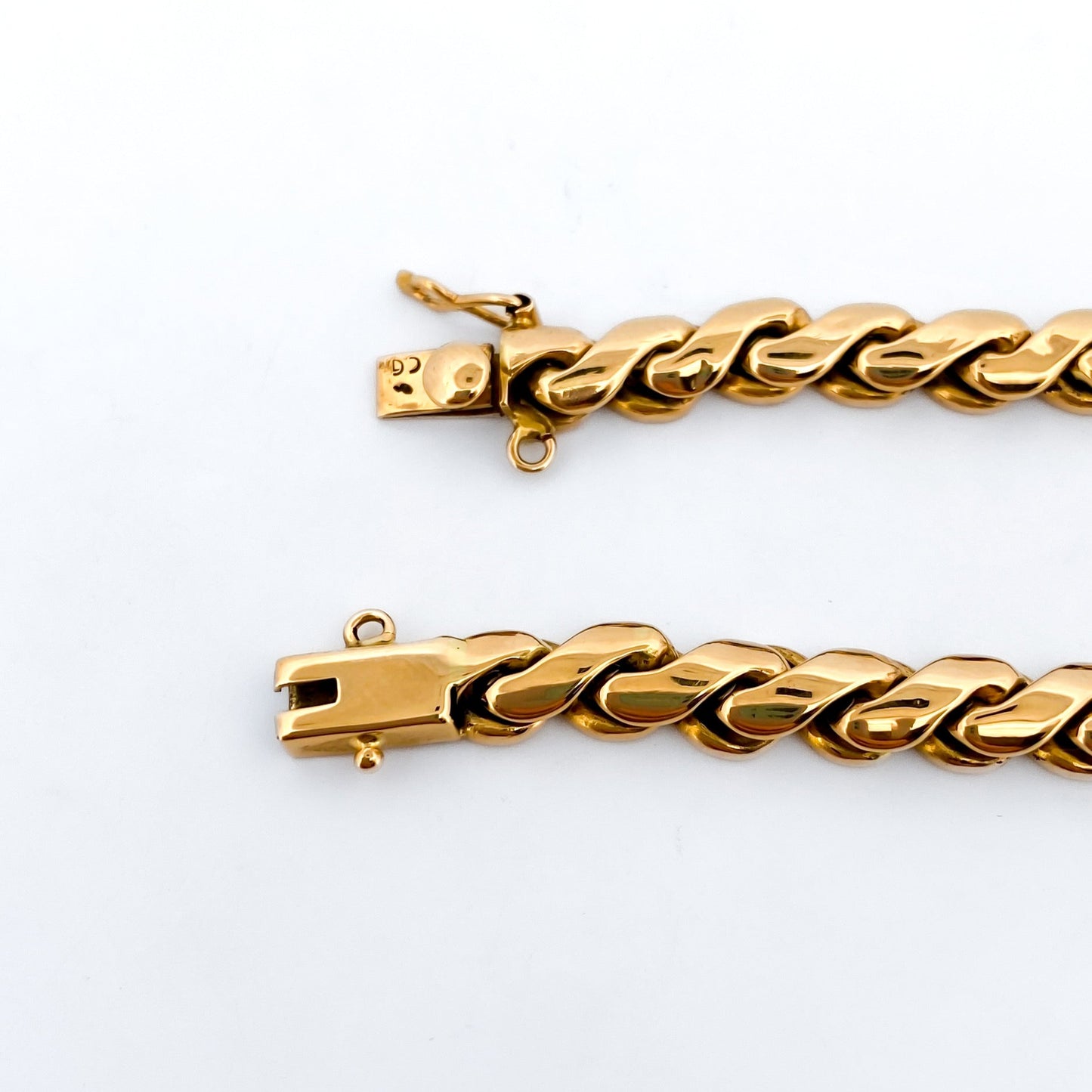 Comprar pulsera Pulsera semirrígida realizada en oro amarillo de 18kt. Esta pulsera dispone de cierre tipo mosquetón. Joyas segunda mano en Barcelona. Ian'Or.