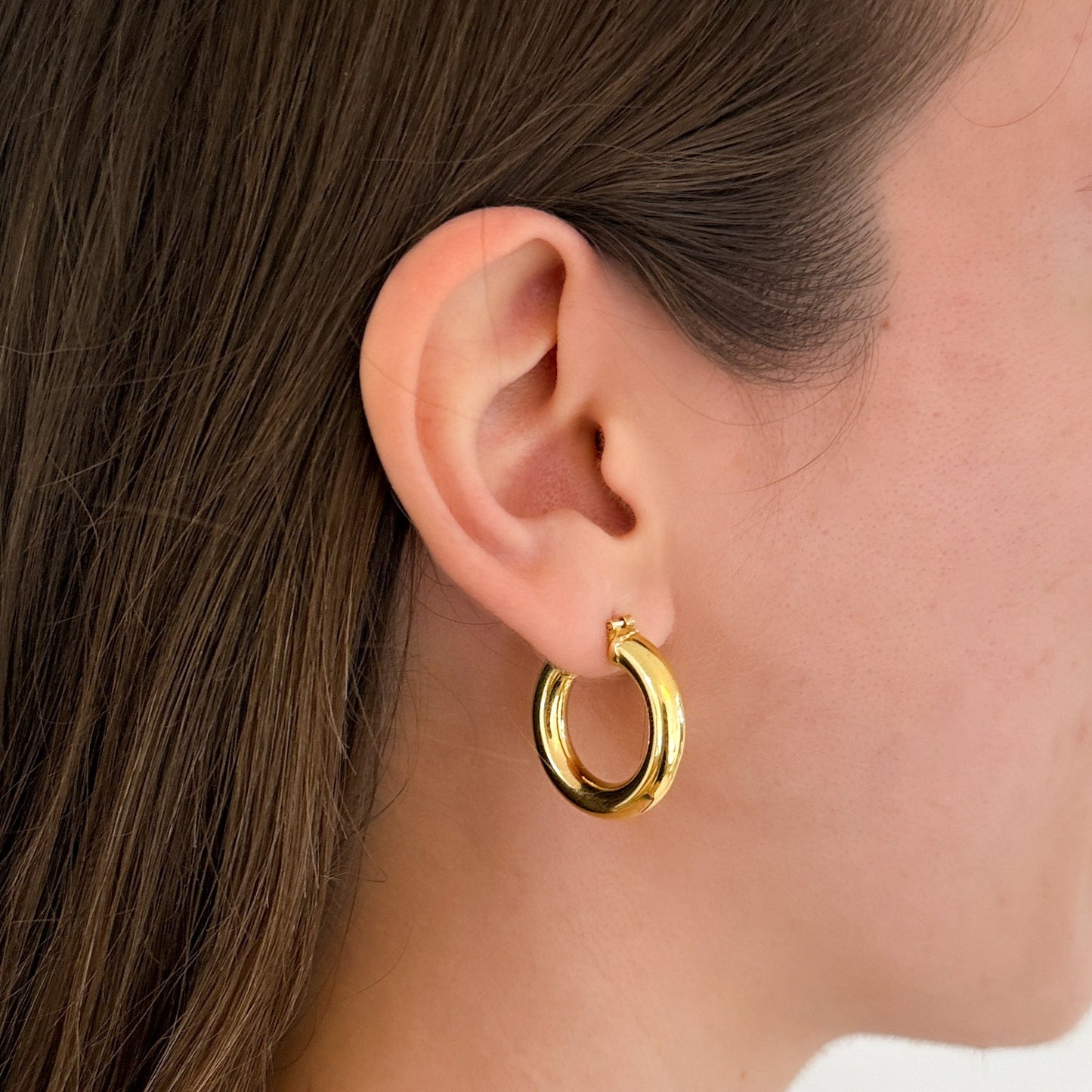 Comprar pendientes aro gruesos de oro amarillo de 18kt de 23mm de diámetro y 4,96mm de grosor. Pendientes cierre tipo criolla. Joyería Ian'Or. Envío gratis.