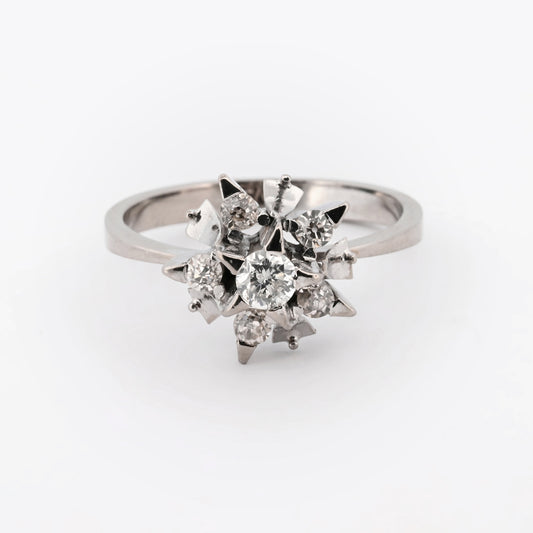 Comprar sortija realizada en oro blanco de 18kt con brillantes. Sortijas de diamantes antiguos baratos. Joyas baratas en Barcelona.