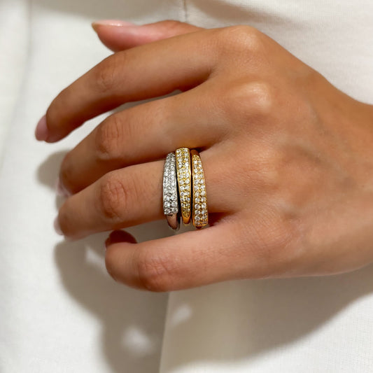 Comprar anillo triple realizado en oro amarillo, oro rosa y oro blanco de 18kt y diamantes talla brillante. Estos anillos se pueden llevar de diferente forma.