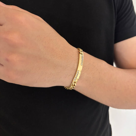 Comprar pulsera oro amarillo de 18kt con cadena tipo cubana y una placa central con diamantes. Joyas al mejor precio en Barcelona. Ian'Or.