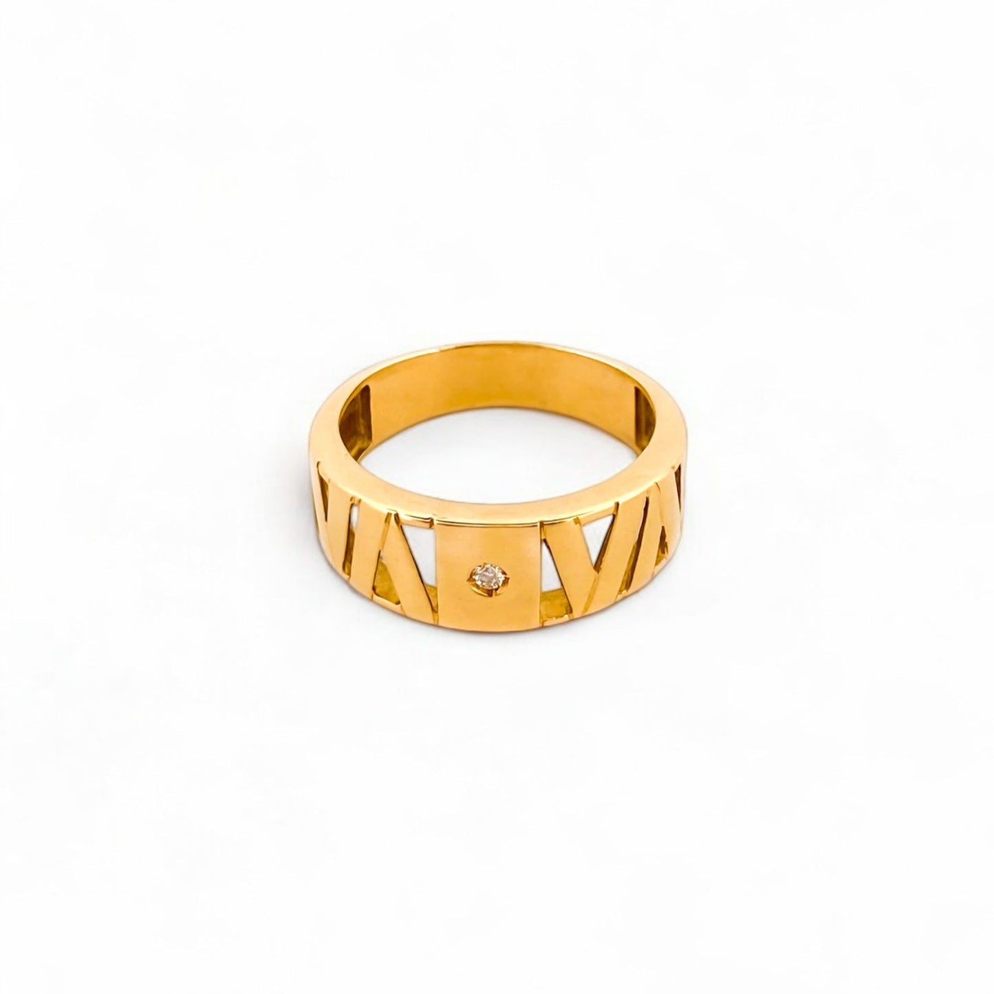 Comprar anillo calado realizado en oro amarillo de 18kt con un diamante talla brillante en la parte central. Joyas segunda mano. Joyería Ian'Or. Envío gratis.