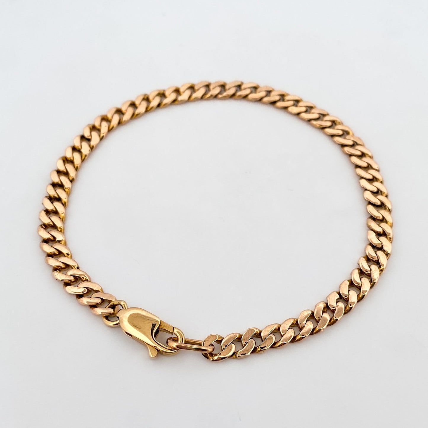 Comprar pulsera oro amarillo de 18kt con cadena tipo cubana. La pulsera mide 21,6cm de largo y 5mm de grosor. Joyas al mejor precio en Barcelona. Ian'Or.