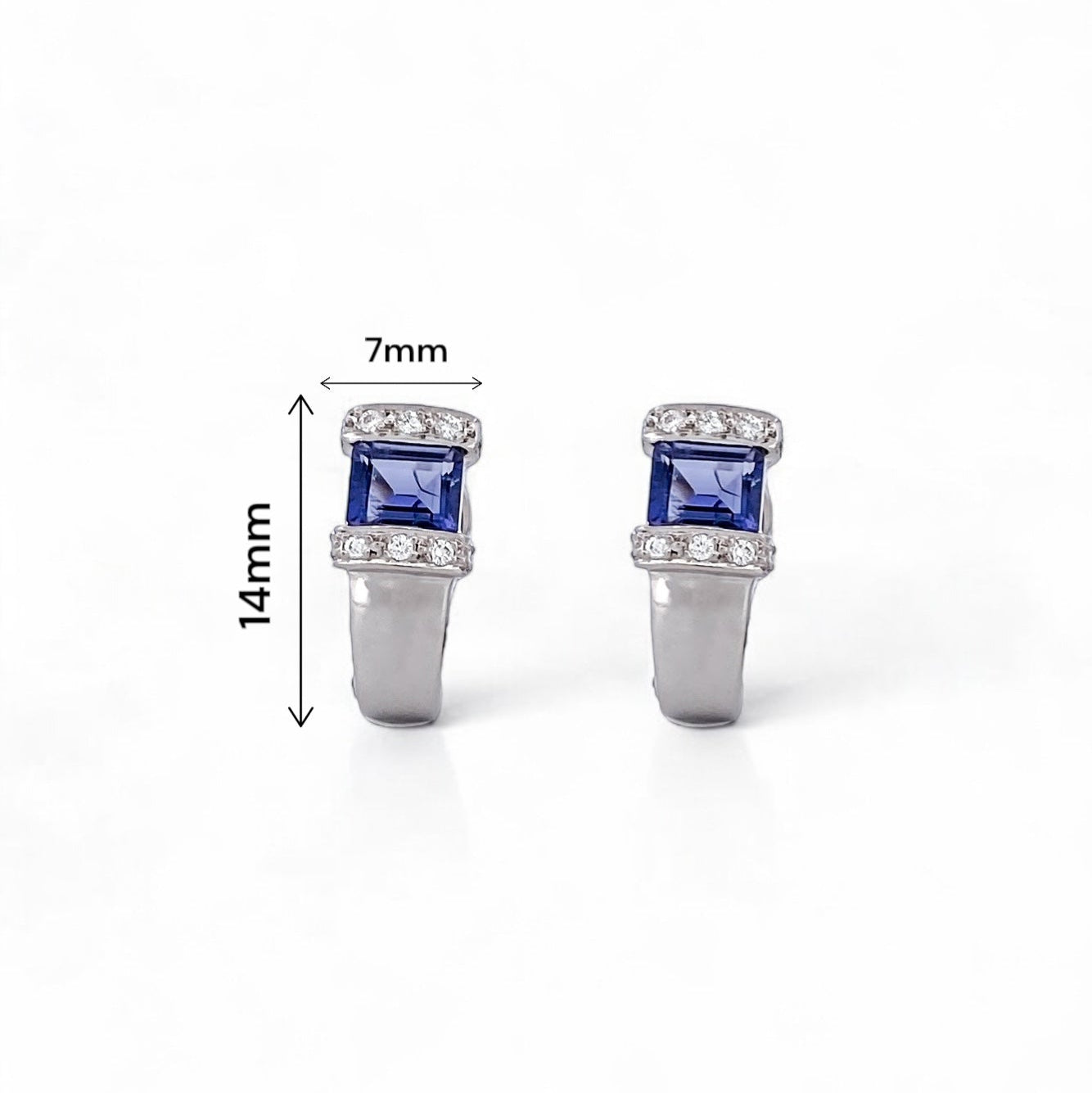 Pendientes realizados en oro blanco de 18kt con una amatista en cada pendiente talla baguette y carril de diamantes alrededor de la amatista. Ian'Or.