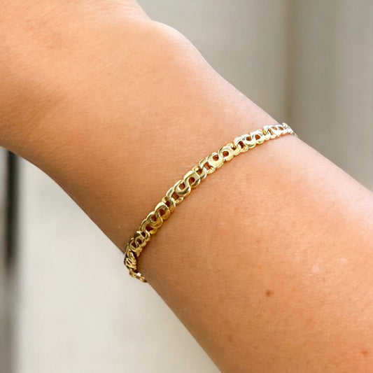 Pulsera oro amarillo de 18kt con eslabones en forma de infinito. Cierre tipo mosquetón.. Comprar pulseras de oro al mejor precio en Barcelona