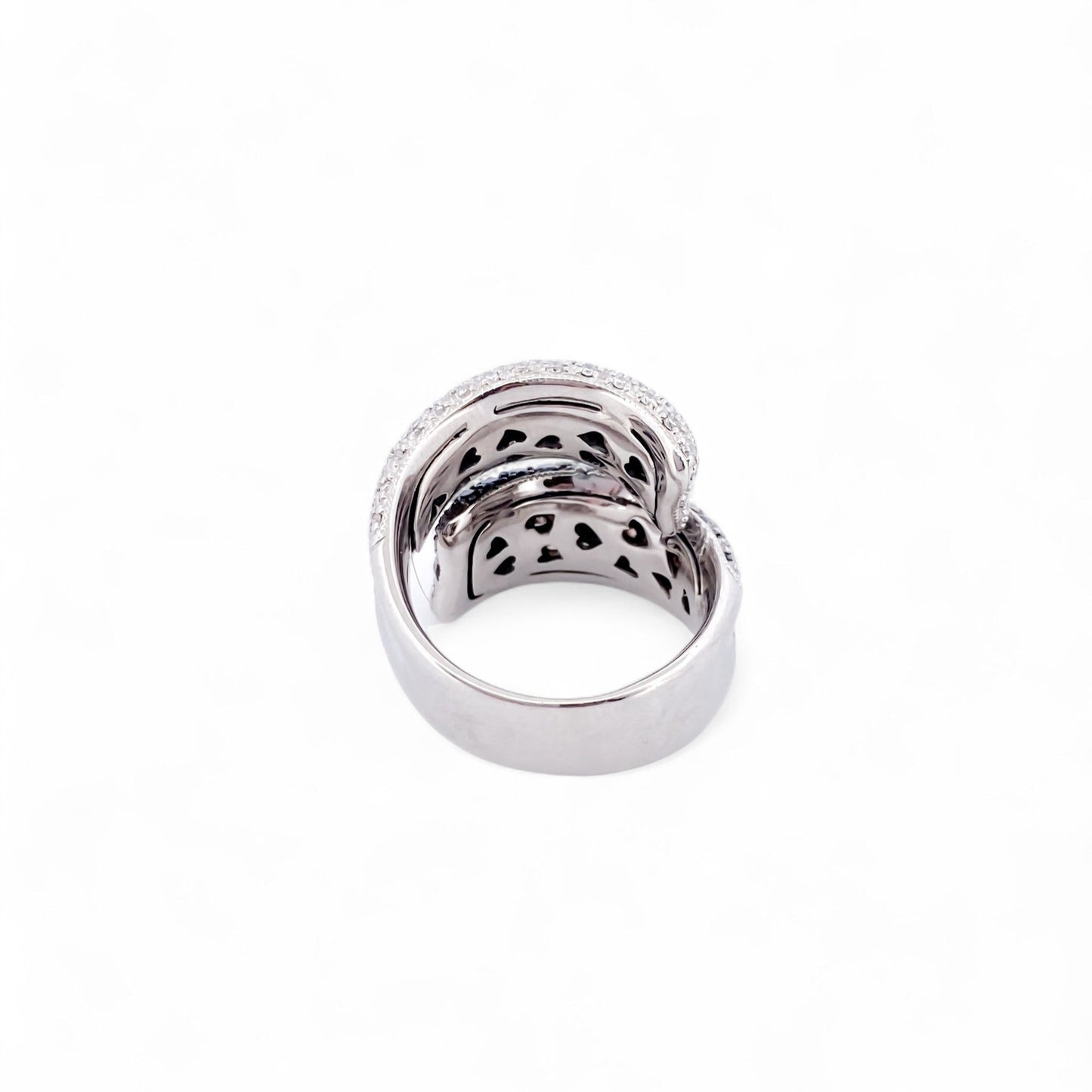 Comprar sortija de oro blanco de 18kt con pavé de diamantes talla brillante blancos, negros y marrones. Joyas con diamantes. Joyería Ian'Or. Envío gratis.
