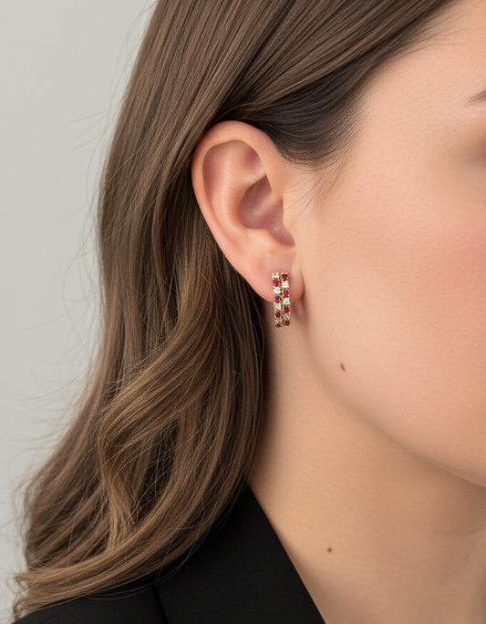 Comprar pendientes de oro amarillo de 18kt con 7 diamantes y 7 rubíes en cada pendiente. Cierre omega.Joyas de segunda mano. Joyas restauradas. Envío gratis.