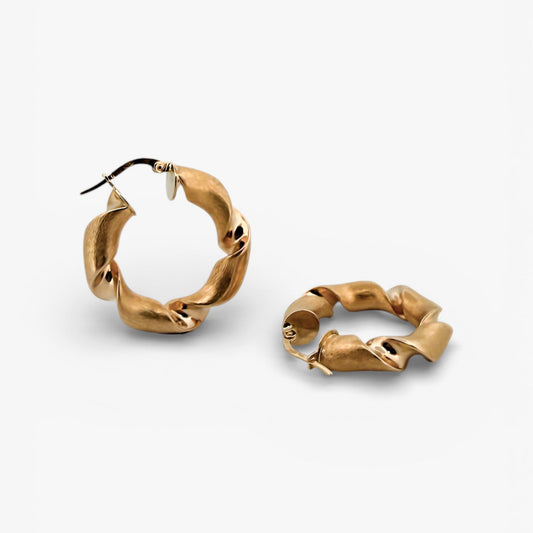 Comprar pendientes de aro tipo trenzado de oro amarillo de 18kt de 25mm de diámetro y cierre tipo criolla.Joyas de oro de 18kt. Pendientes baratos. Joyas restauradas.