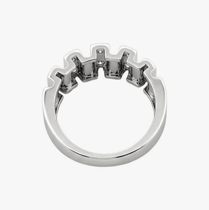 Anillo realizado en oro blanco de 18kt con diamantes talla brillante. Joyas al mejor precio, envío gratuito. Anillos de compromiso baratos.
