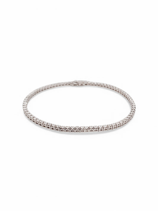 Pulsera en oro blanco Riviere de 18K con diamantes talla brillante y cierre seguro. Compra y venta de joyas en Barcelona de segunda mano restauradas al mejor precio.
