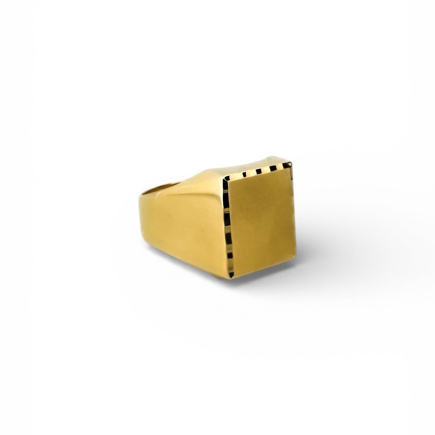 Comprar anillo tipo sello de oro amarillo de 18kt. Joyas de segunda mano y restauradas. Sellos de hombre de oor 18kt baratos.