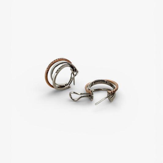 Comprar pendientes de aro triples realizados en oro blanco y oro rosa de 18kt con diamantes talla brillante. Estos pendientes disponen de cierre tipo Omega. Joyas de segunda mano. Envío gratis. Ian'Or.