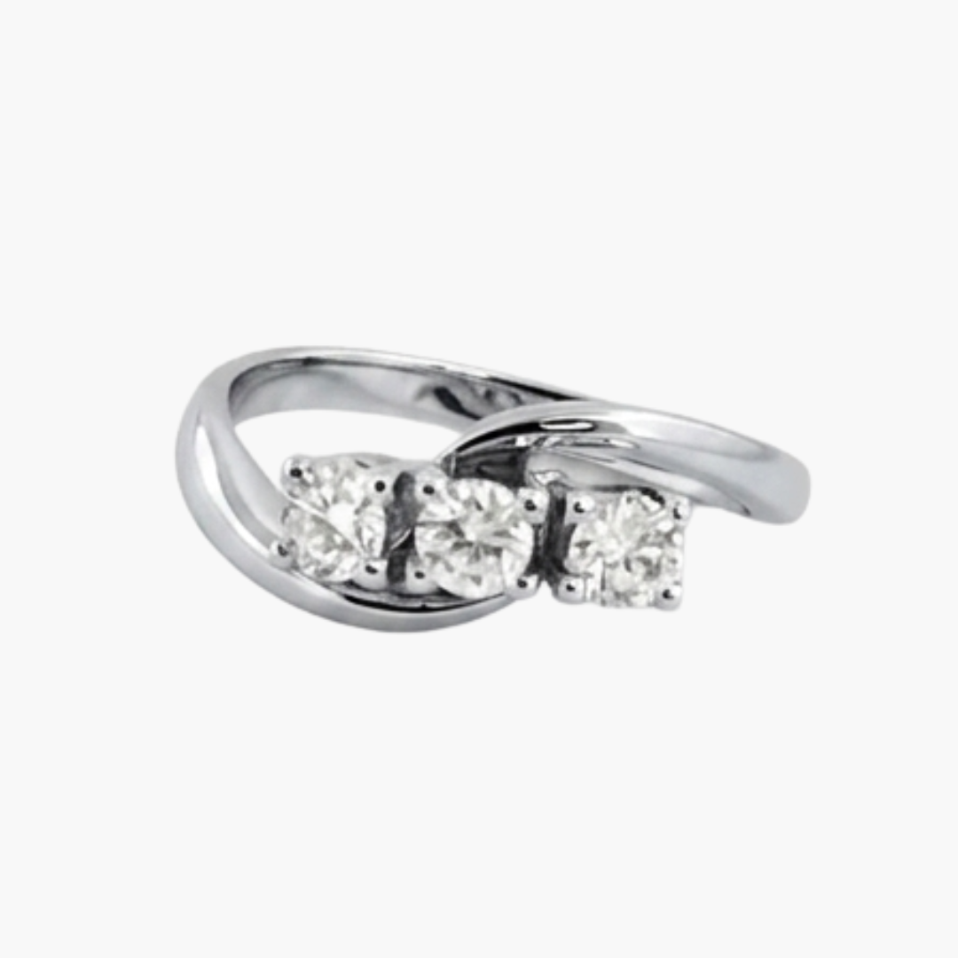 Comprar Anillo tipo tresillo realizado en oro blanco y diamantes con engaste en 4 grapas, Joyas restauradas. Joyería compro oro Ian'Or. Envío GRATIS.