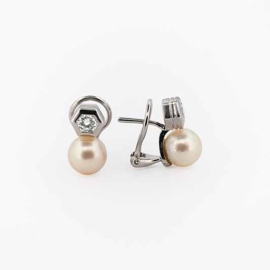 Comprar exclusivos pendientes tu y yo de oro blanco de 18k y diamantes talla brillante. Disponen de cierre Omega. Comprar pendientes tu y yo al mejor precio en barcelona.