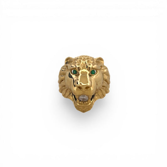 Comprar anillo de oro amarillo de 18kt en forma de cabeza de león con 2 circonitas en la parte de los ojos y 1 diamantes talla brillantes en la boca. Joyería compro oro mejor precio en Barcelona. Joyas de segunda mano al mejor precio. Anillos de compromiso baratos