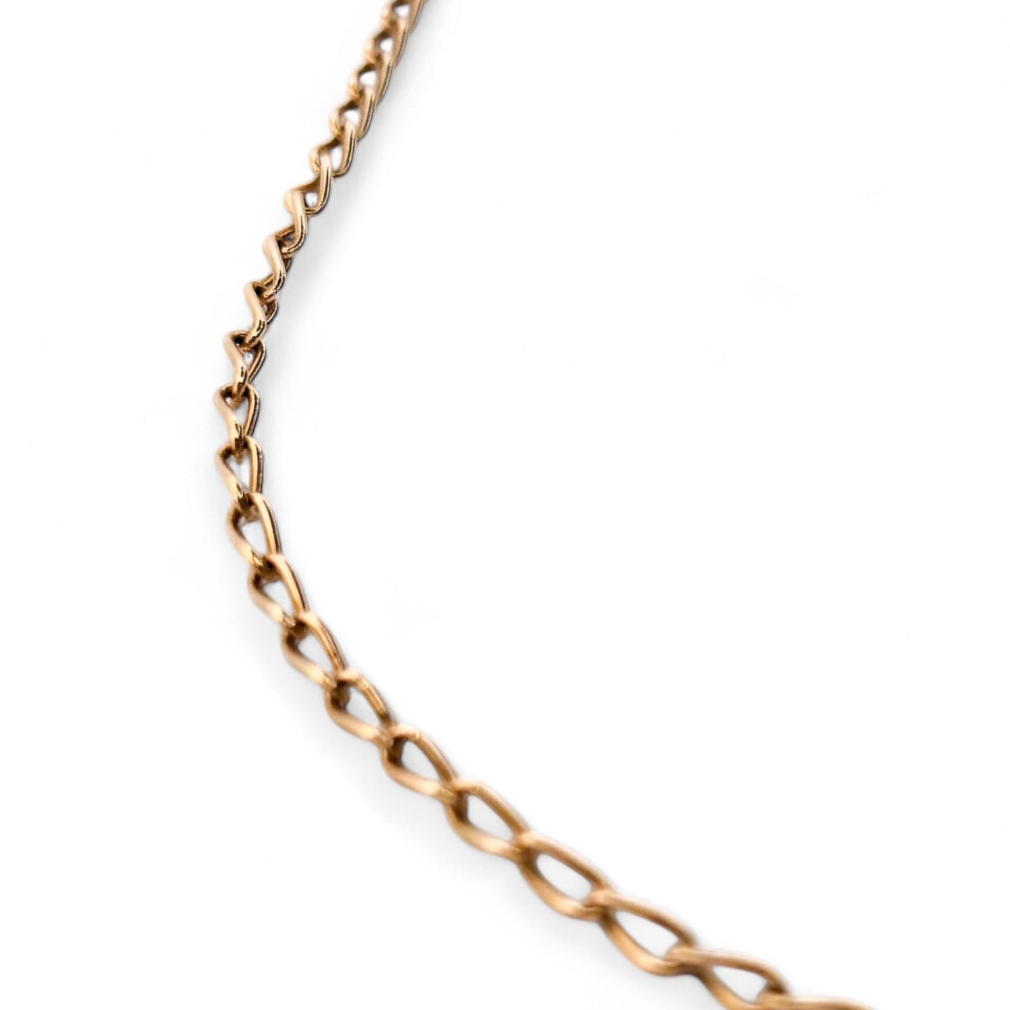 Comprar collar de oro de amarillo de 18kt con cadena barbada con eslabón alargado. Medidas: 55,5cm de largo x 2,41mm grosor. Cadenas de oro de 18kt baratas.