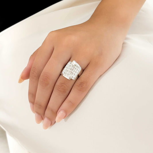 10763GM - Anillo oro blanco 18kt y pavé de 33 diamantes talla princesa