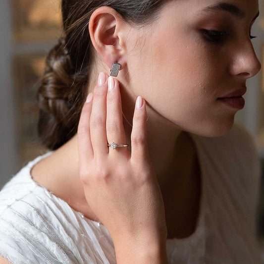 Solitario de oro blanco y diamante talla brillante