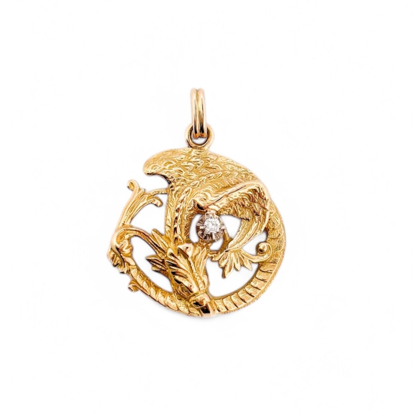 Comprar colgante medalla de dragón realizada en oro amarillo de 18kt. Joyería Ian'Or. Joyas de segunda mano. Joyas restauradas. Colgantes baratos. Envío gratis.