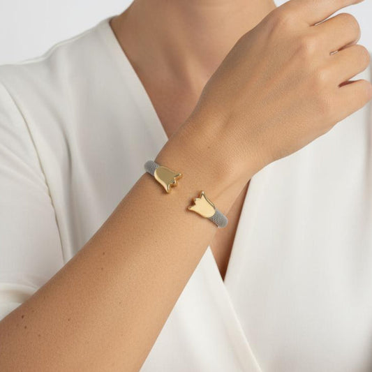 Esta icónica pulsera de Tous está realizada en acero y oro amarillo de 18k. La esclava está realizada con el tejido característico de malla en acero y los detalles de tulipán en oro amarillo de 18k. Joyería compro oro Barcelona donde comprar y vender oro al mejor precio