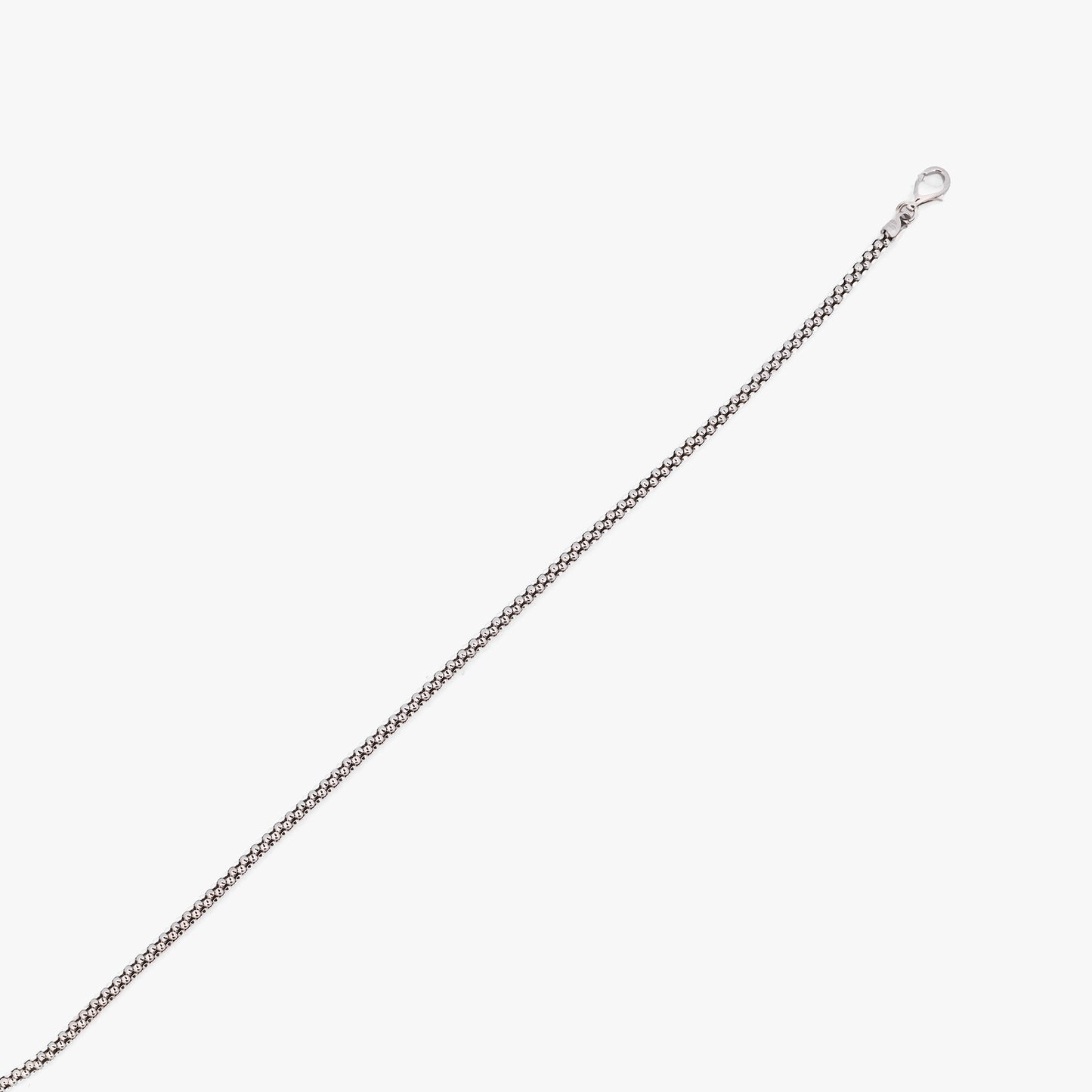 Comprar collar de cadena palomita de oro blanco de 18K con estructura tubular texturizada. Pieza sofisticada que destaca por resistencia y diseño. Envío gratis