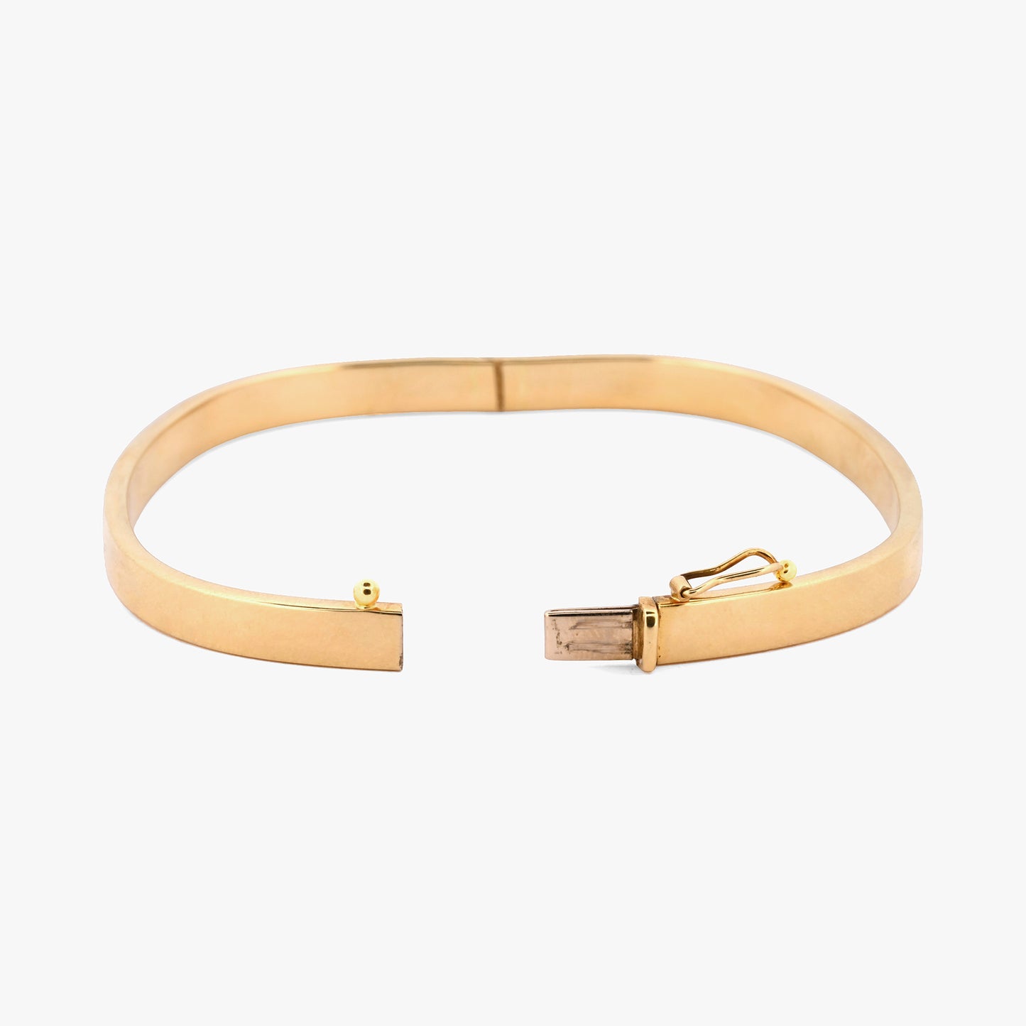 Comprar pulsera esclava oro amarillo 18K ovalada. Joya minimalista y resistente que aporta un estilo limpio y sofisticado. Pieza certificada y envío gratis