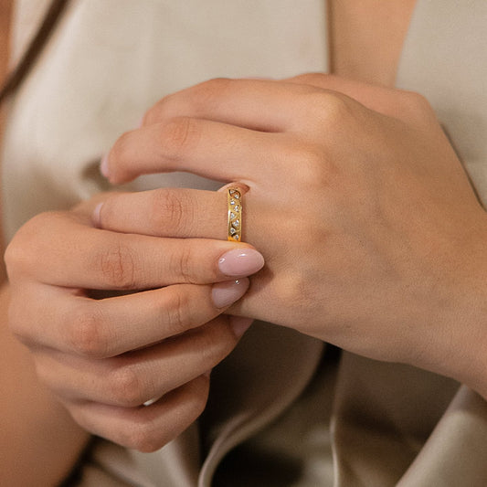 10173GM - Anillo oro 18kt y triángulos de brillantes