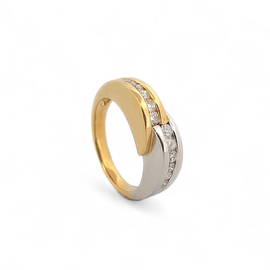 Original anillo bicolor de oro blanco y amarillo de 18kt, con 12 diamantes de talla brillante. Joyas  de segunda mano restauradas baratas en Barcelona, mejor precio de compro oro y venta de joyas donde conseguir el mejor precio.