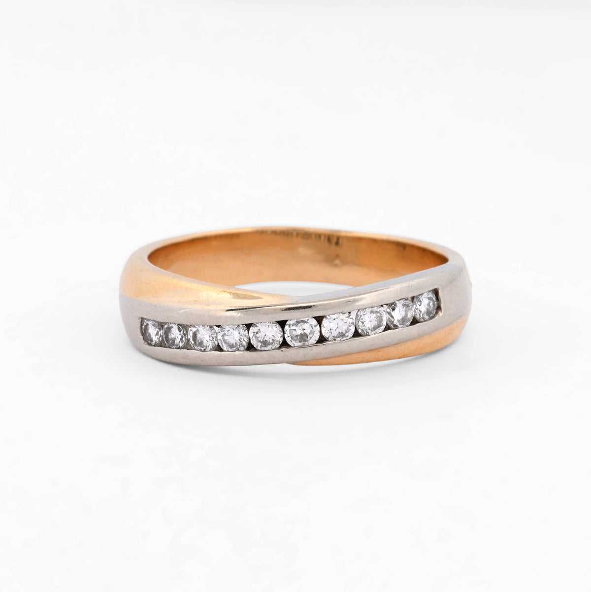 Comprar media alianza de oro amarillo de 18kt, con diamantes. Conoce el mejor precio oro Barcelona, venta de joyas usadas Barcelona. 