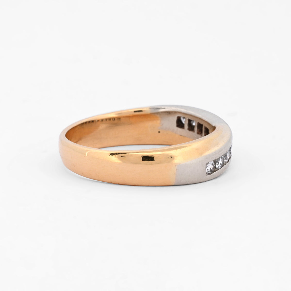 Comprar media alianza de oro amarillo de 18kt, con diamantes. Conoce el mejor precio oro Barcelona, venta de joyas usadas Barcelona. 