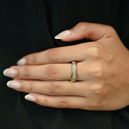 Comprar media alianza de oro amarillo de 18kt, con diamantes. Conoce el mejor precio oro Barcelona, venta de joyas usadas Barcelona. 