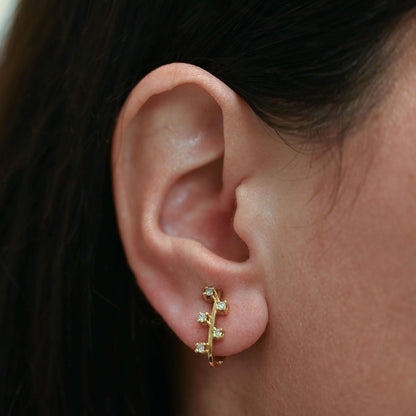 Comprar pendientes de oro amarillo de 18k con diamantes. Joyería Barcelona, segunda mano, restauración y creación de joyas, compro oro Barcelona.